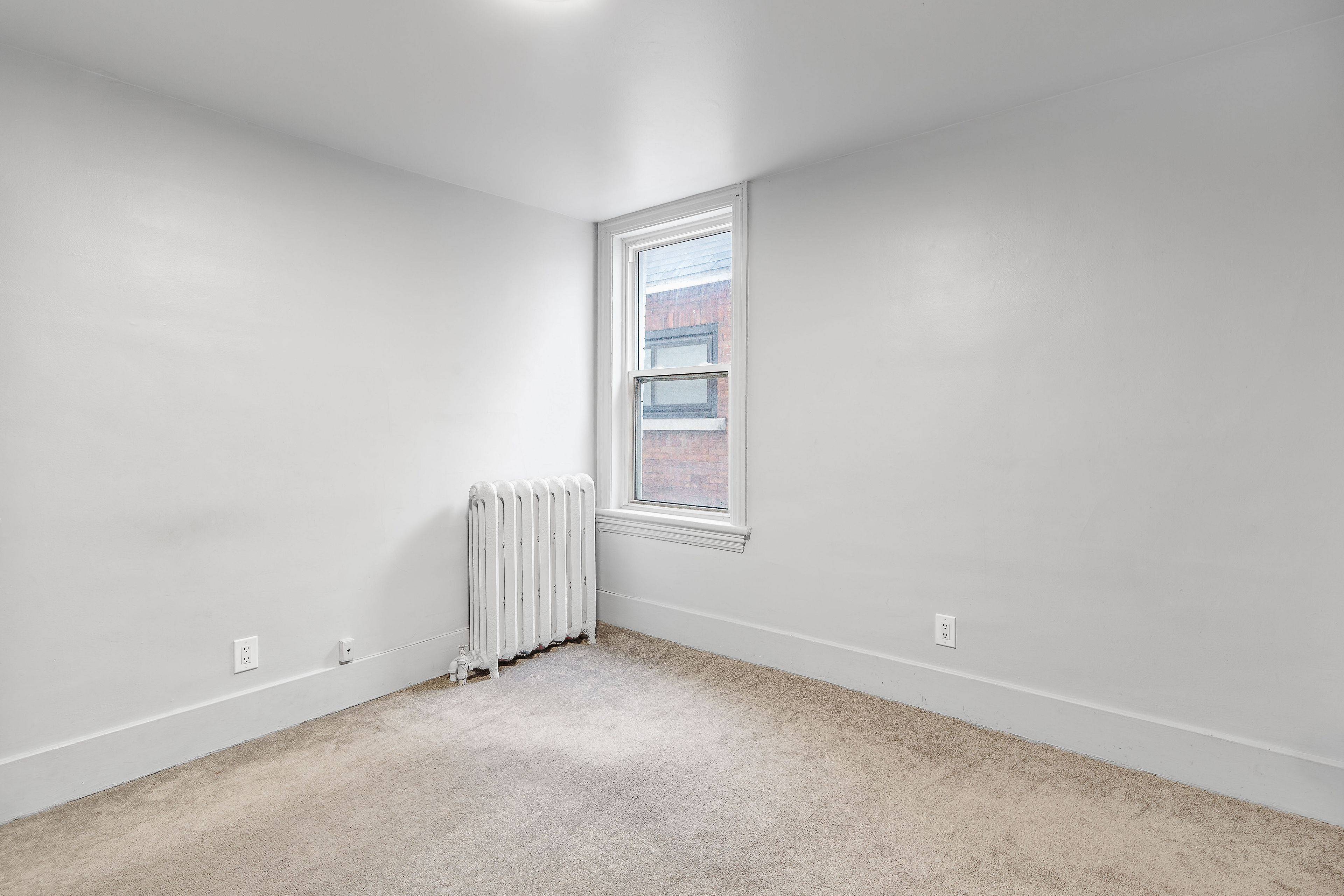 Ottawa Centre, ON K1R 6H7,275 Bronson AVE #2