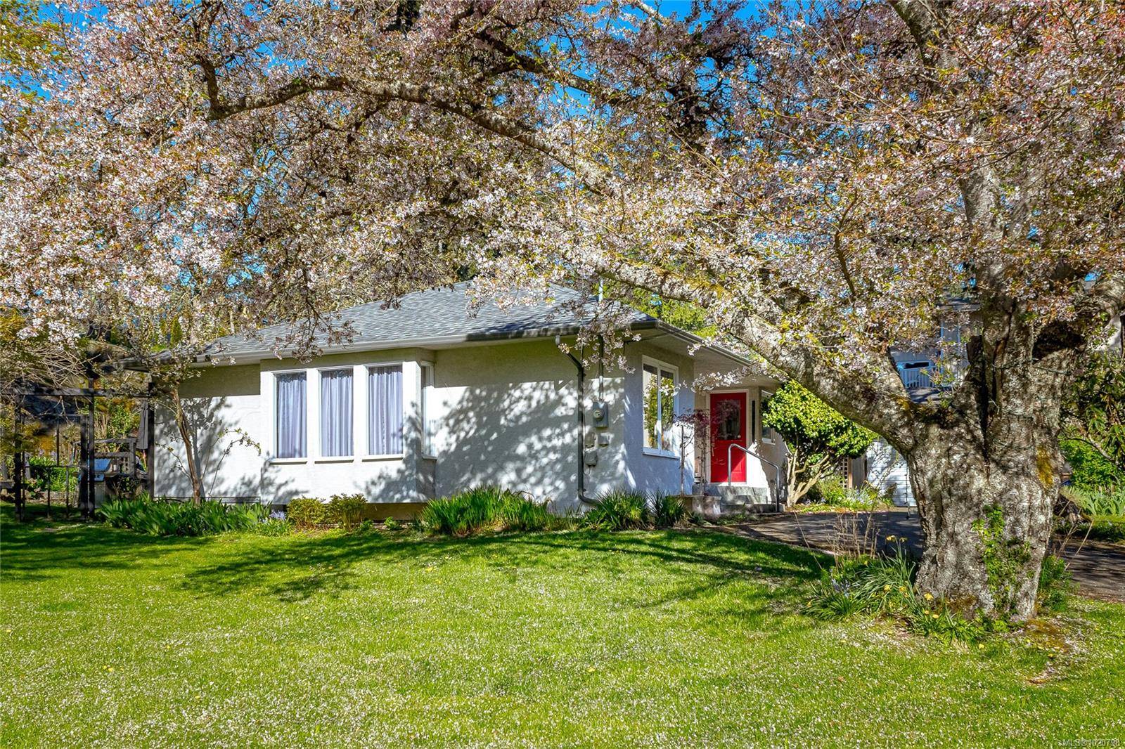 Esquimalt, BC V9A 4M6,886 Cunningham Rd