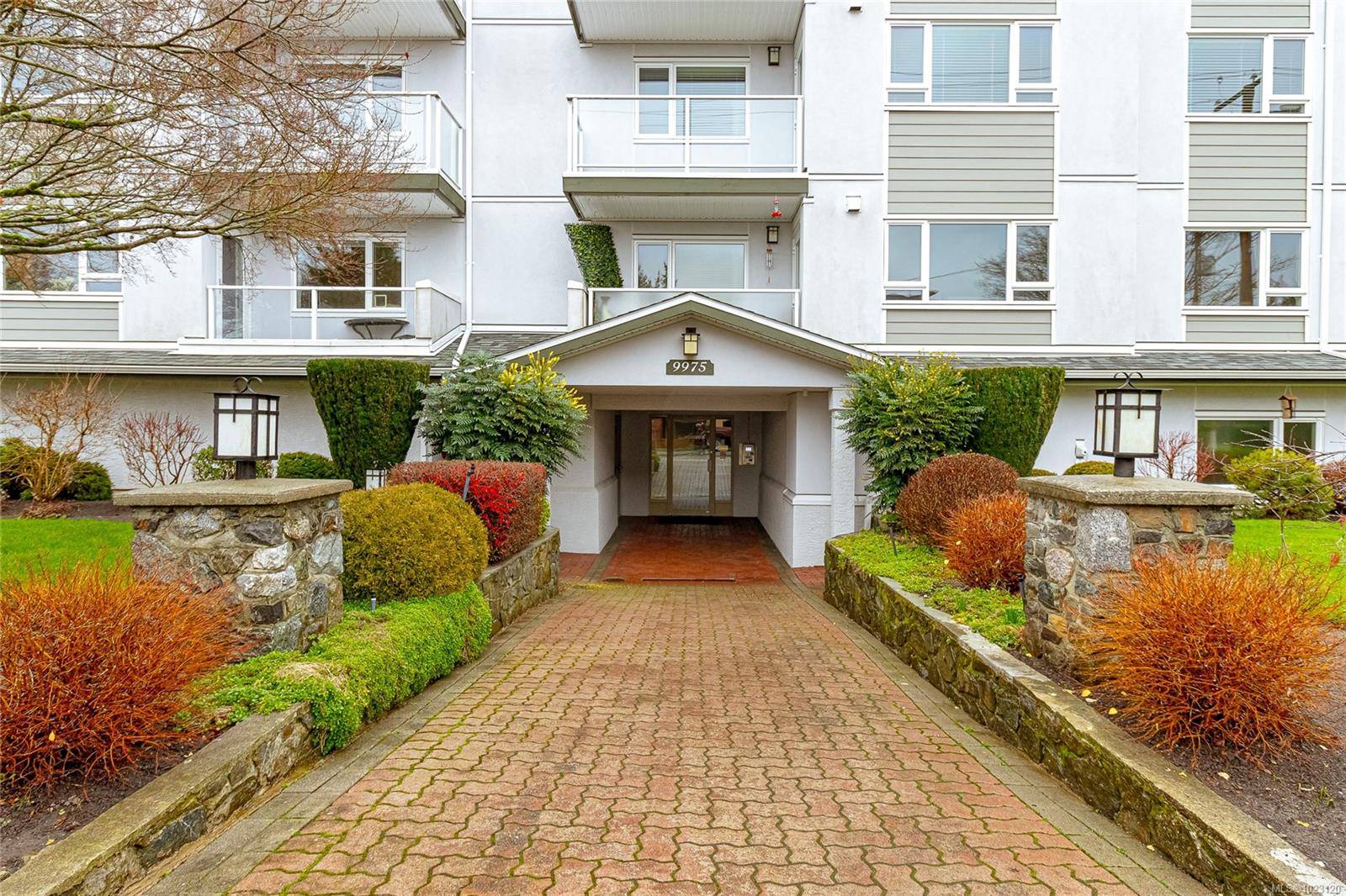 Sidney, BC V8L 2X6,9975 Fifth St #404