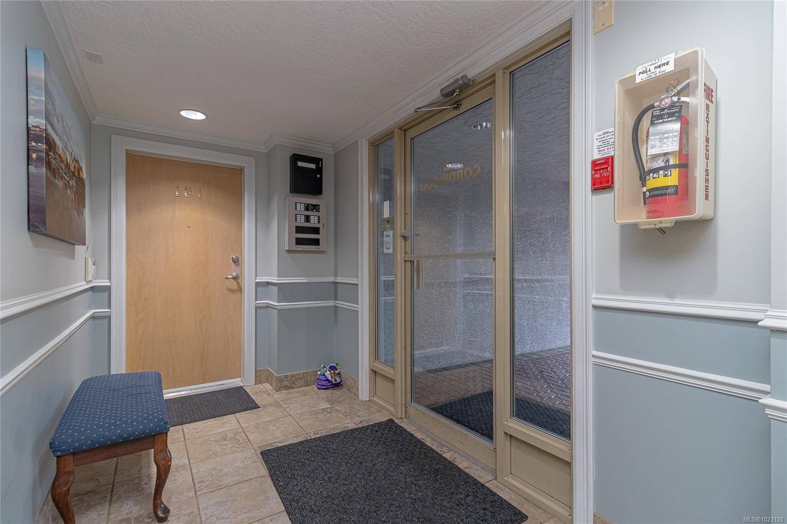 Sidney, BC V8L 2X6,9975 Fifth St #404