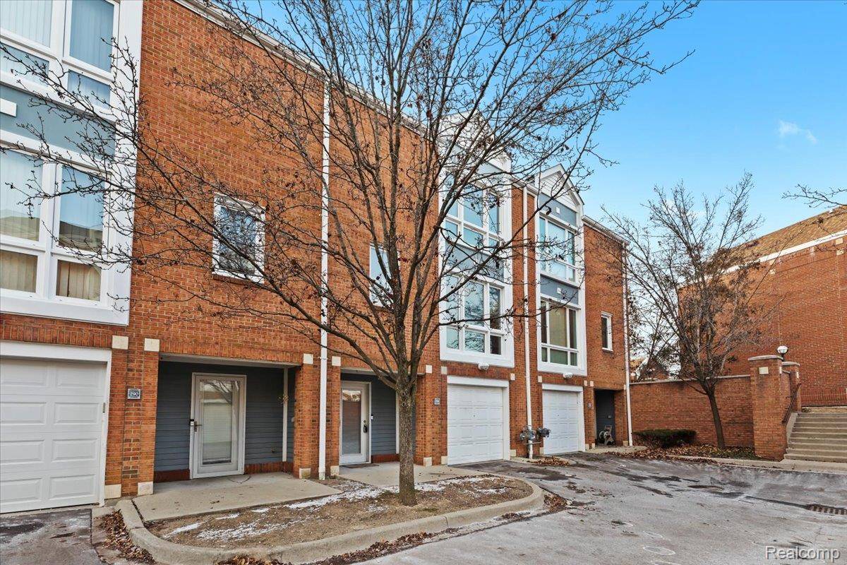 Detroit, MI 48207,294 Main Sail CT #22