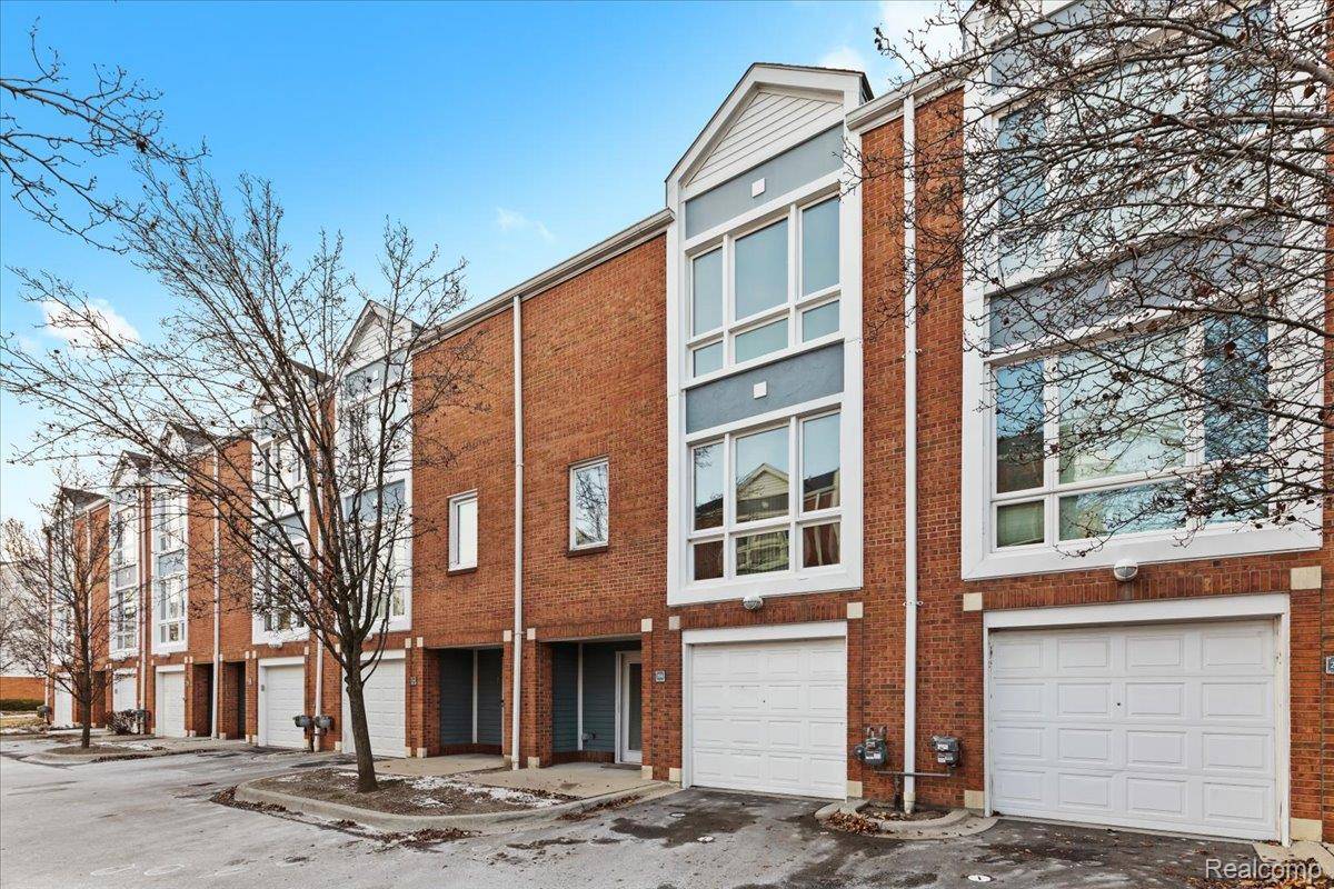 Detroit, MI 48207,294 Main Sail CT #22