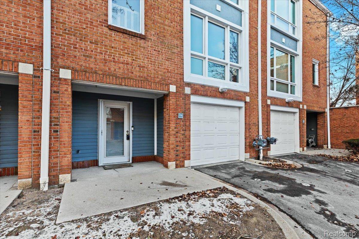 Detroit, MI 48207,294 Main Sail CT #22