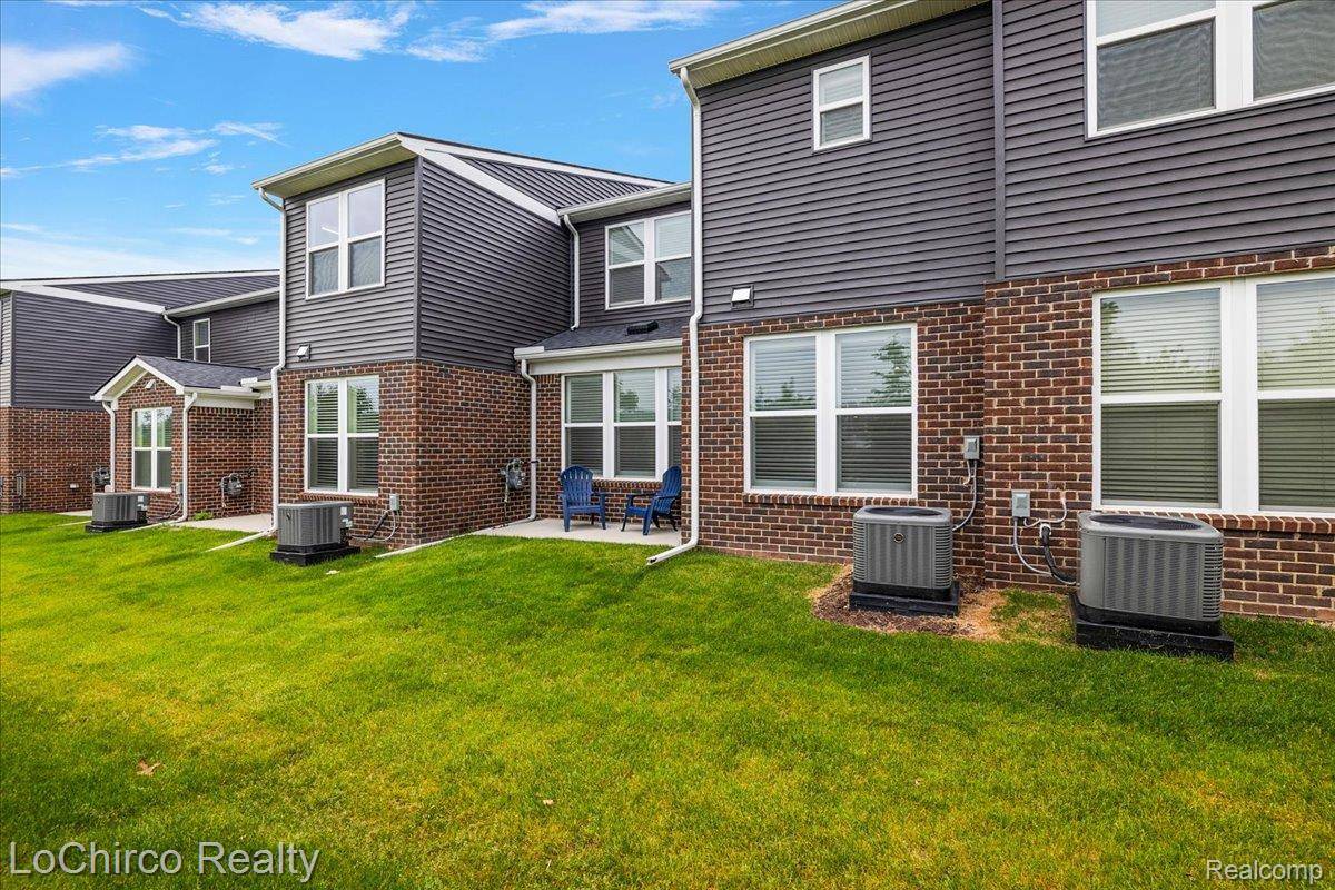 Rochester Hills, MI 48307,273 Strawberry DR