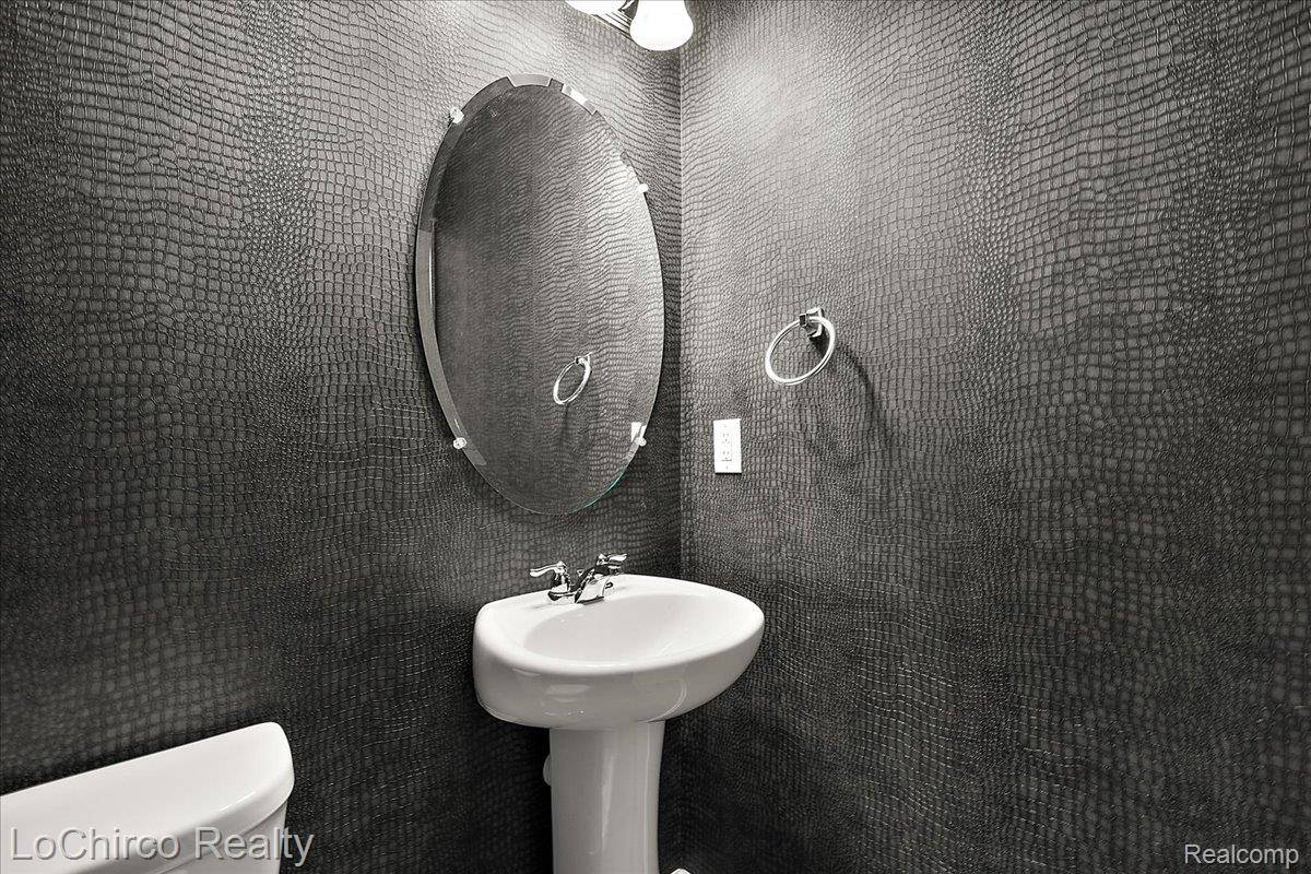 Rochester Hills, MI 48307,273 Strawberry DR