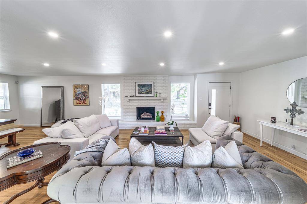 Dallas, TX 75228,5837 Clendenin Avenue