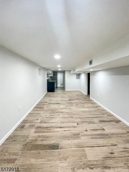 Newark City, NJ 07112,136 Chancellor Ave #4