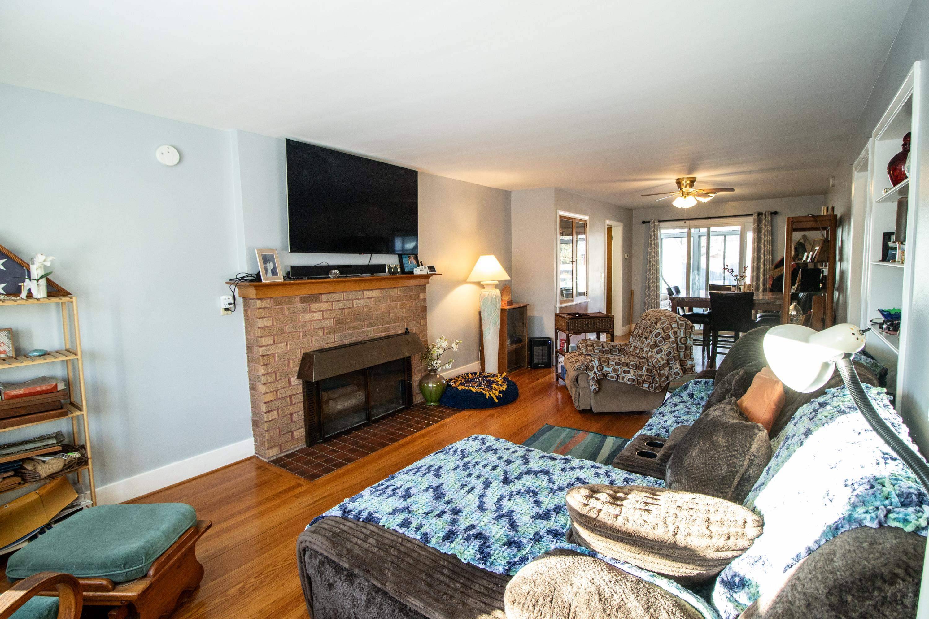 Chesaning, MI 48616,610 S Front ST