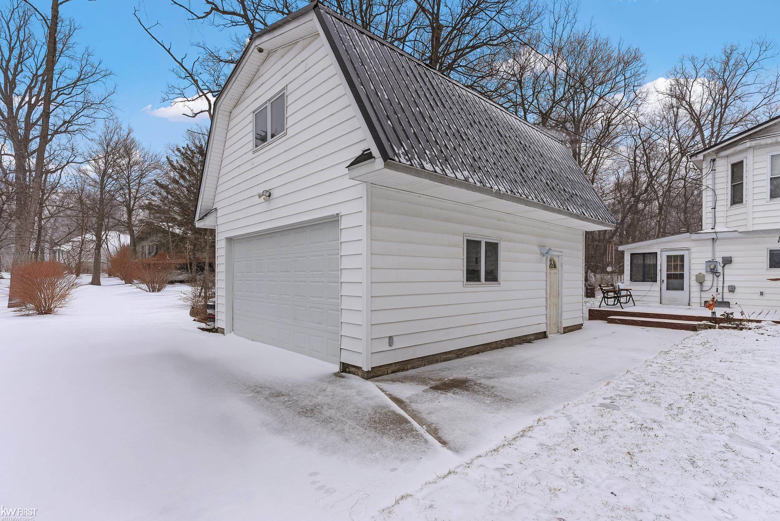 Fenton, MI 48430,10528 Lake Shore DR