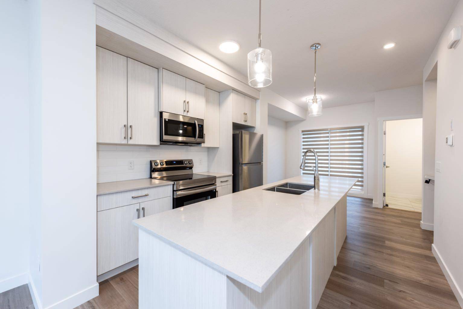 Chestermere, AB T1X2S3,33 Merganser DR W #905