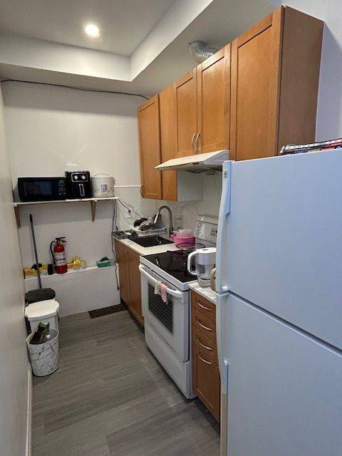 Toronto C01, ON M5T 2B9,14 Glasgow ST #Main Fl, Rm 2