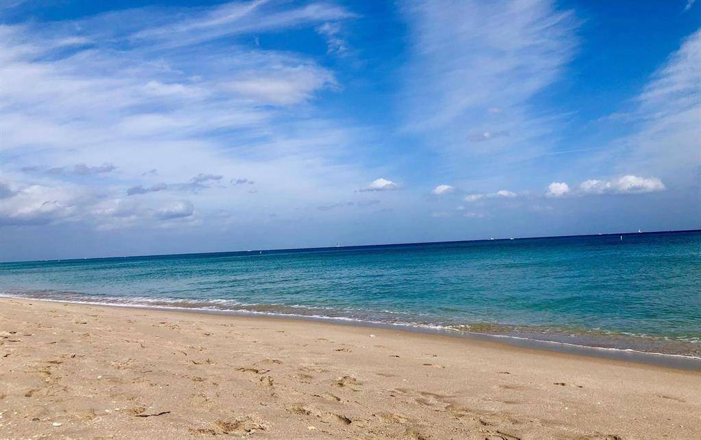 Lauderdale By The Sea, FL 33308,6000 N Ocean Blvd #1D