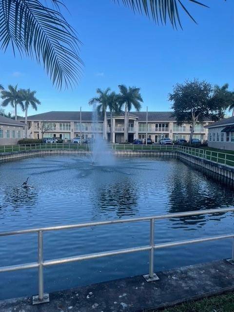 Davie, FL 33328,5220 University Dr #109C