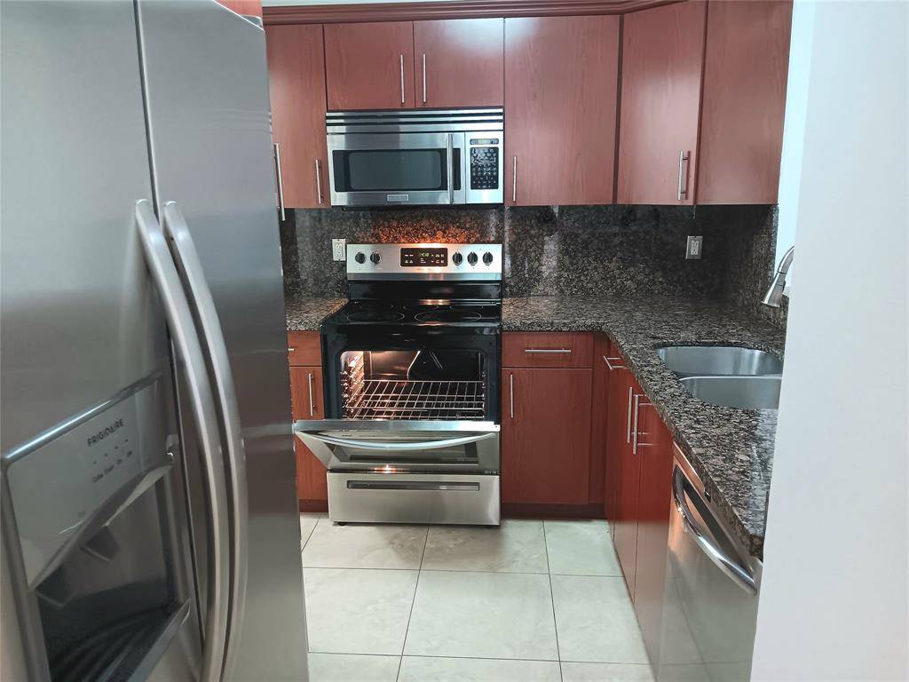 Pompano Beach, FL 33069,1265 SW 46th Ave #2207