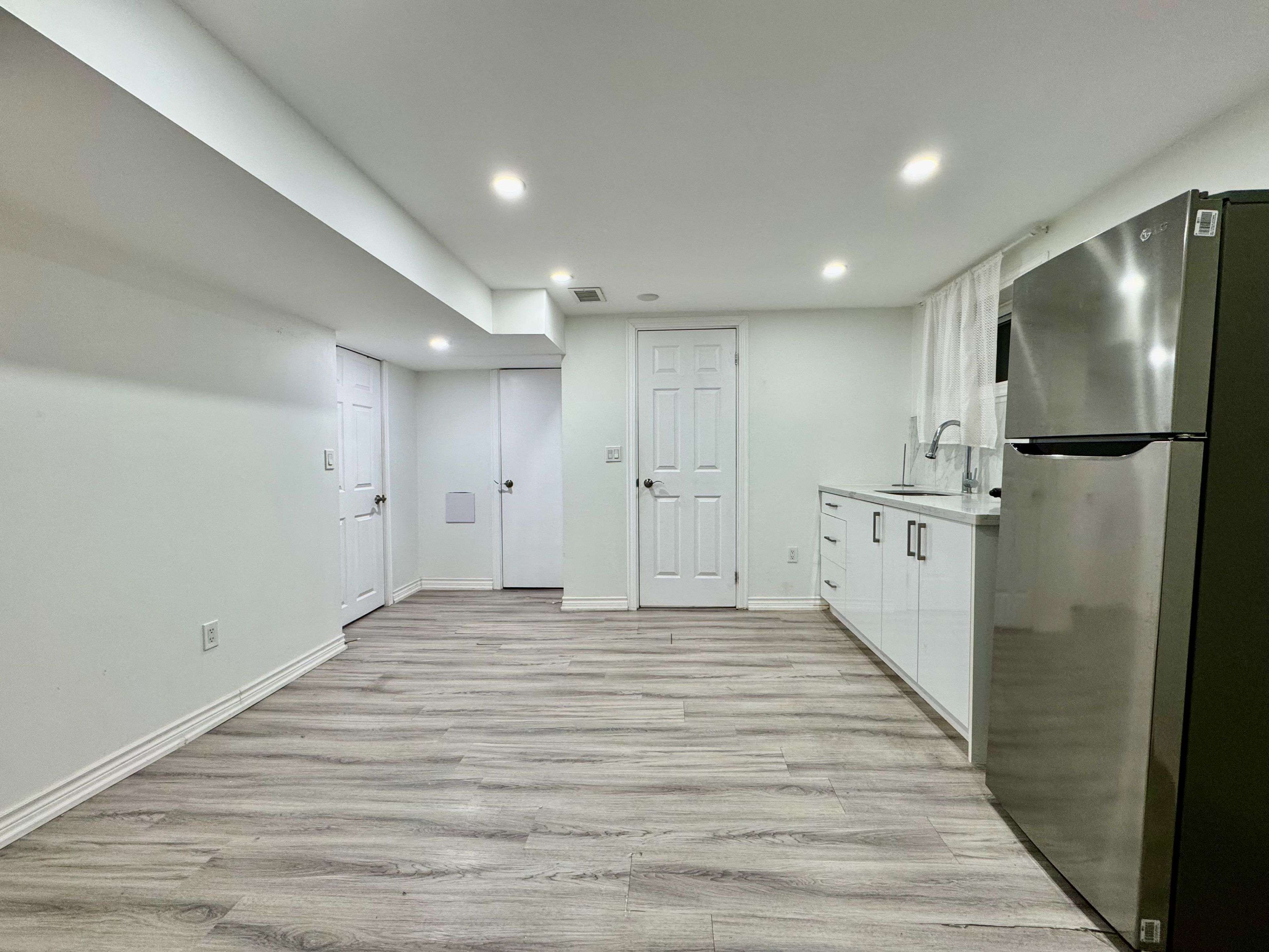 Richmond Hill, ON L4C 3N7,10516 Bayview AVE #Bachelor