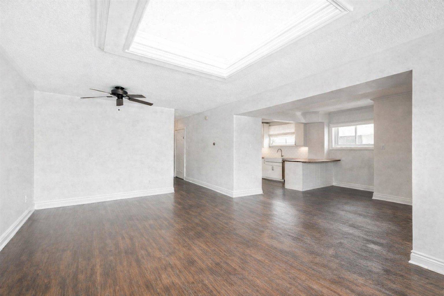 Aurora, ON L4G 2B6,46 Davis RD