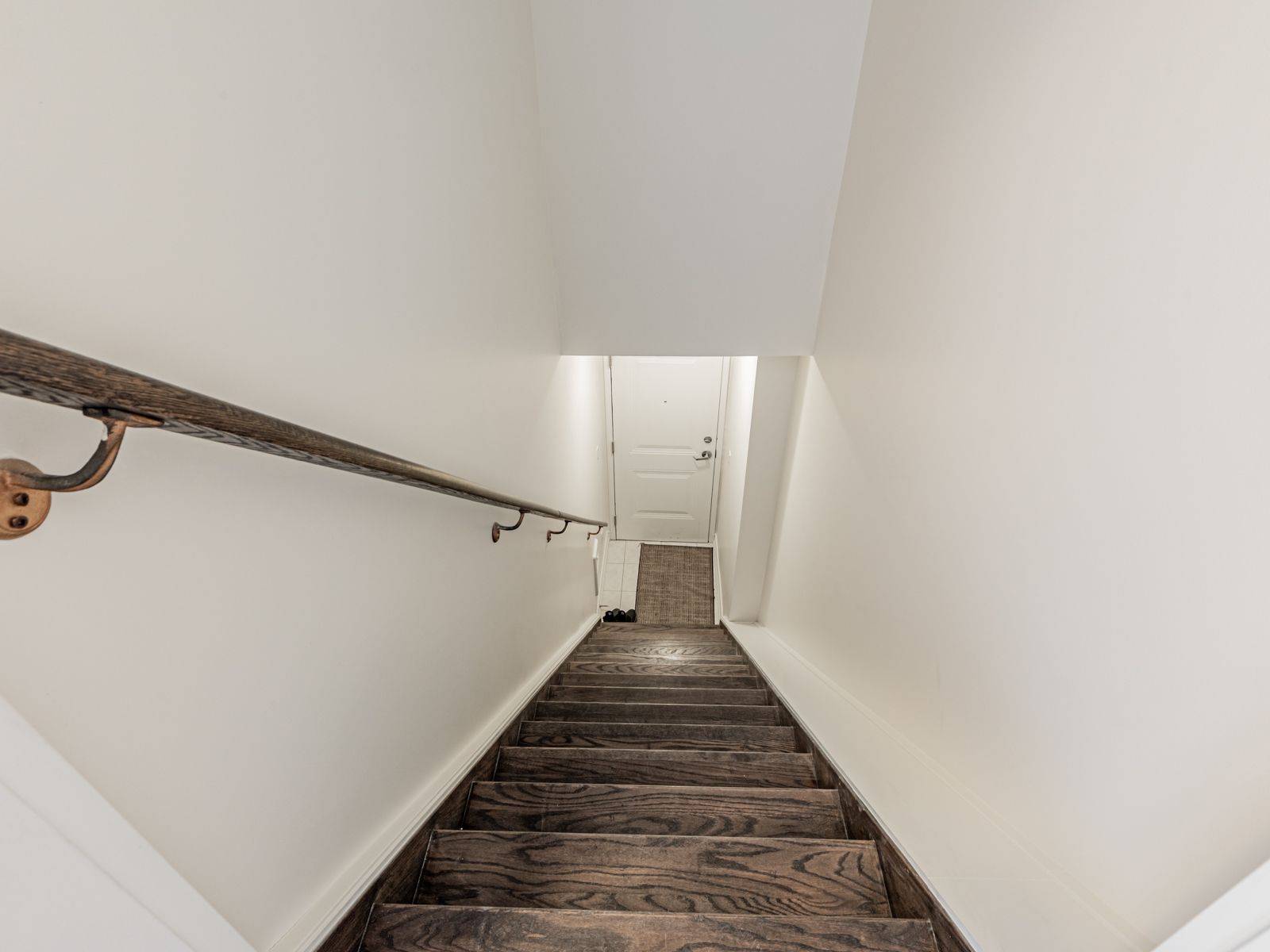 Vaughan, ON L4L 0H8,199 Pine Grove RD #303