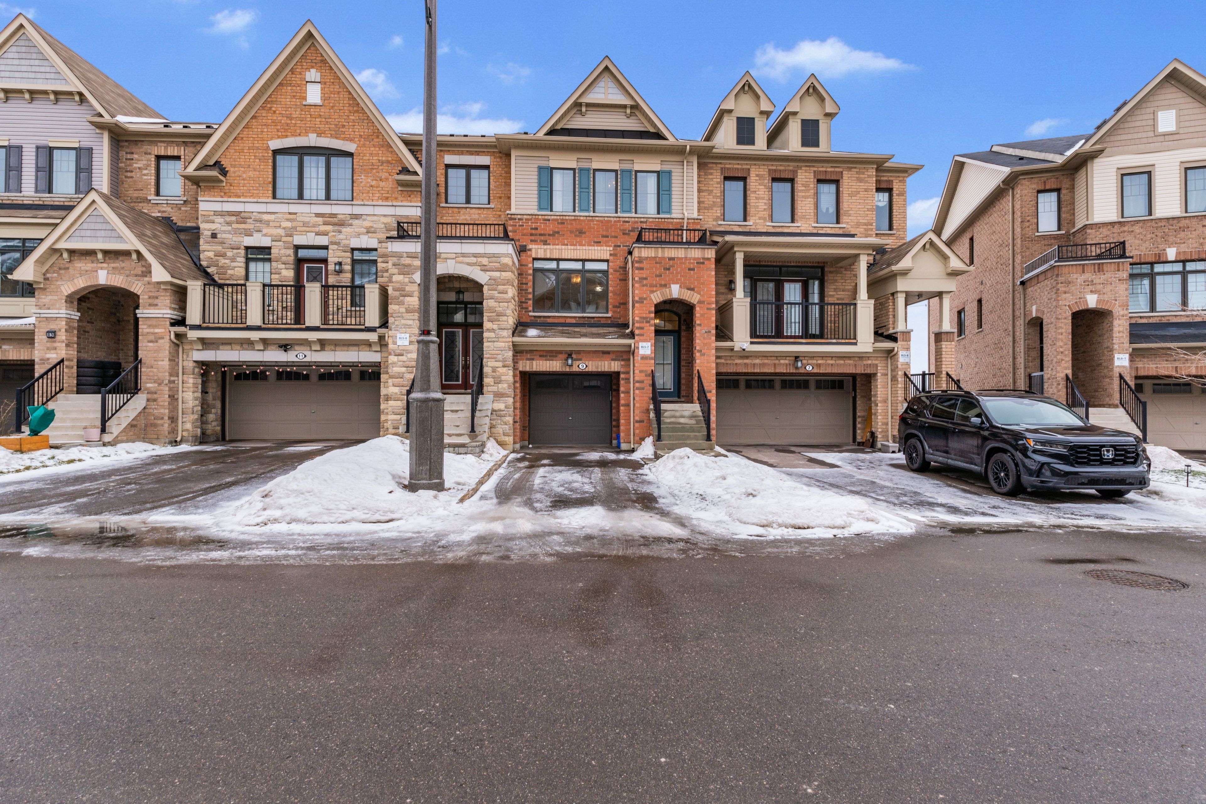 Markham, ON L6C 0Z1,9 Isabella Peach DR