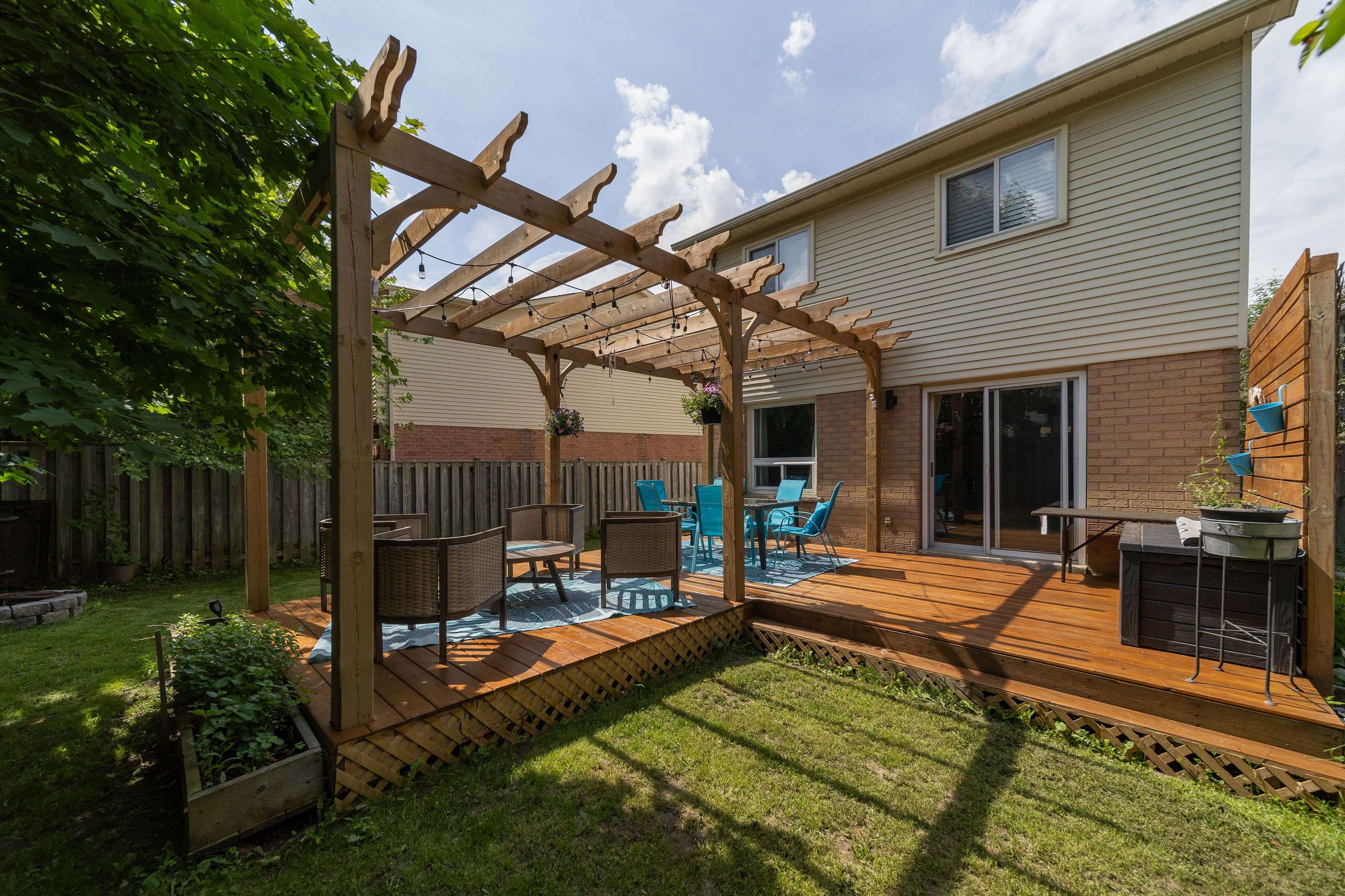 Barrie, ON L4M 6G6,46 Hadden CRES