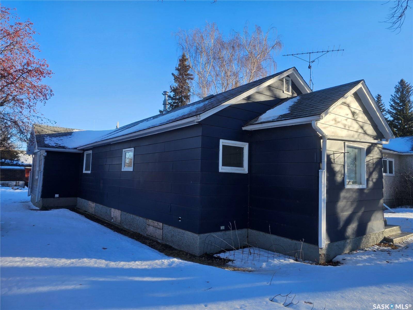 Unity, SK S0K 4L0,437 4th AVENUE E