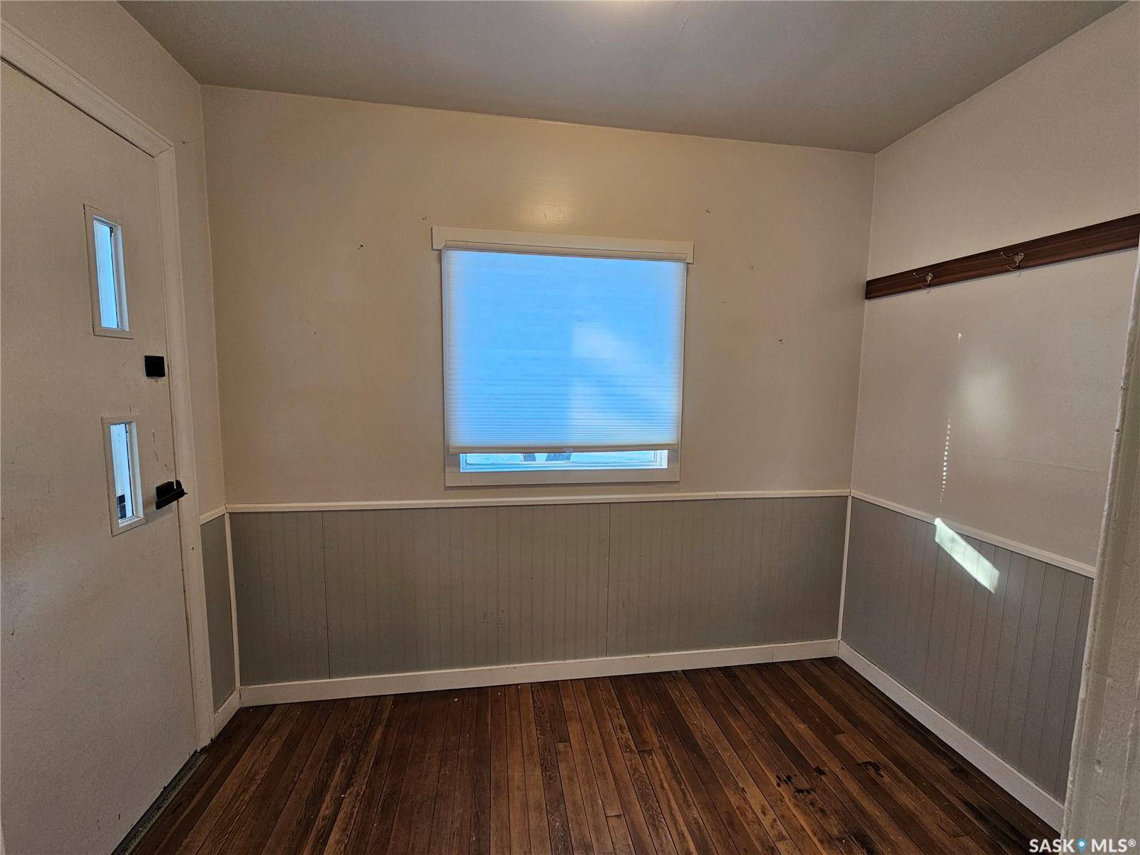 Unity, SK S0K 4L0,437 4th AVENUE E