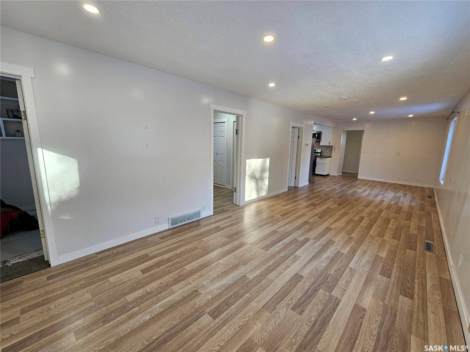 Unity, SK S0K 4L0,437 4th AVENUE E