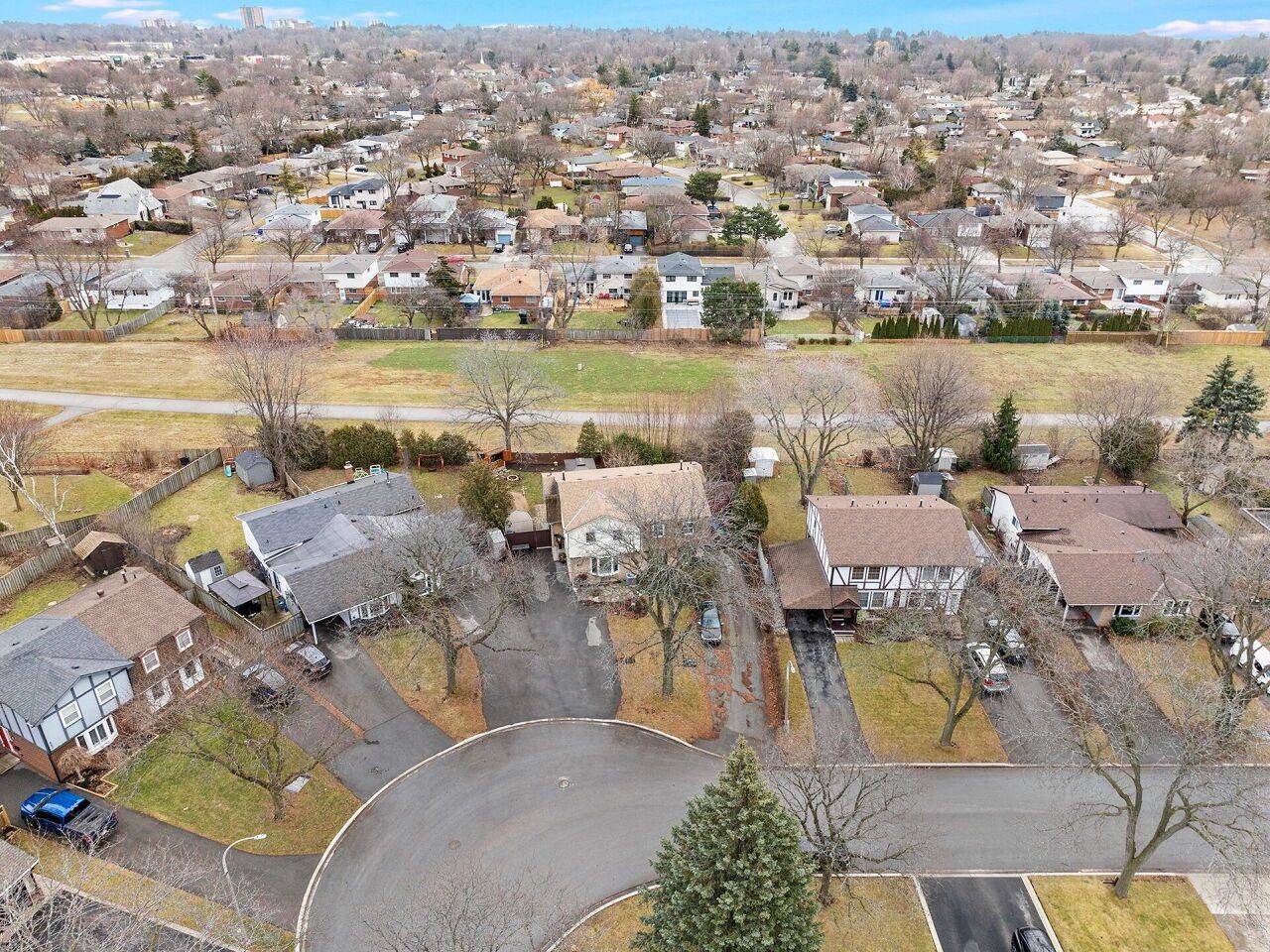 Burlington, ON L7L 2N8,655 Lomond CRES