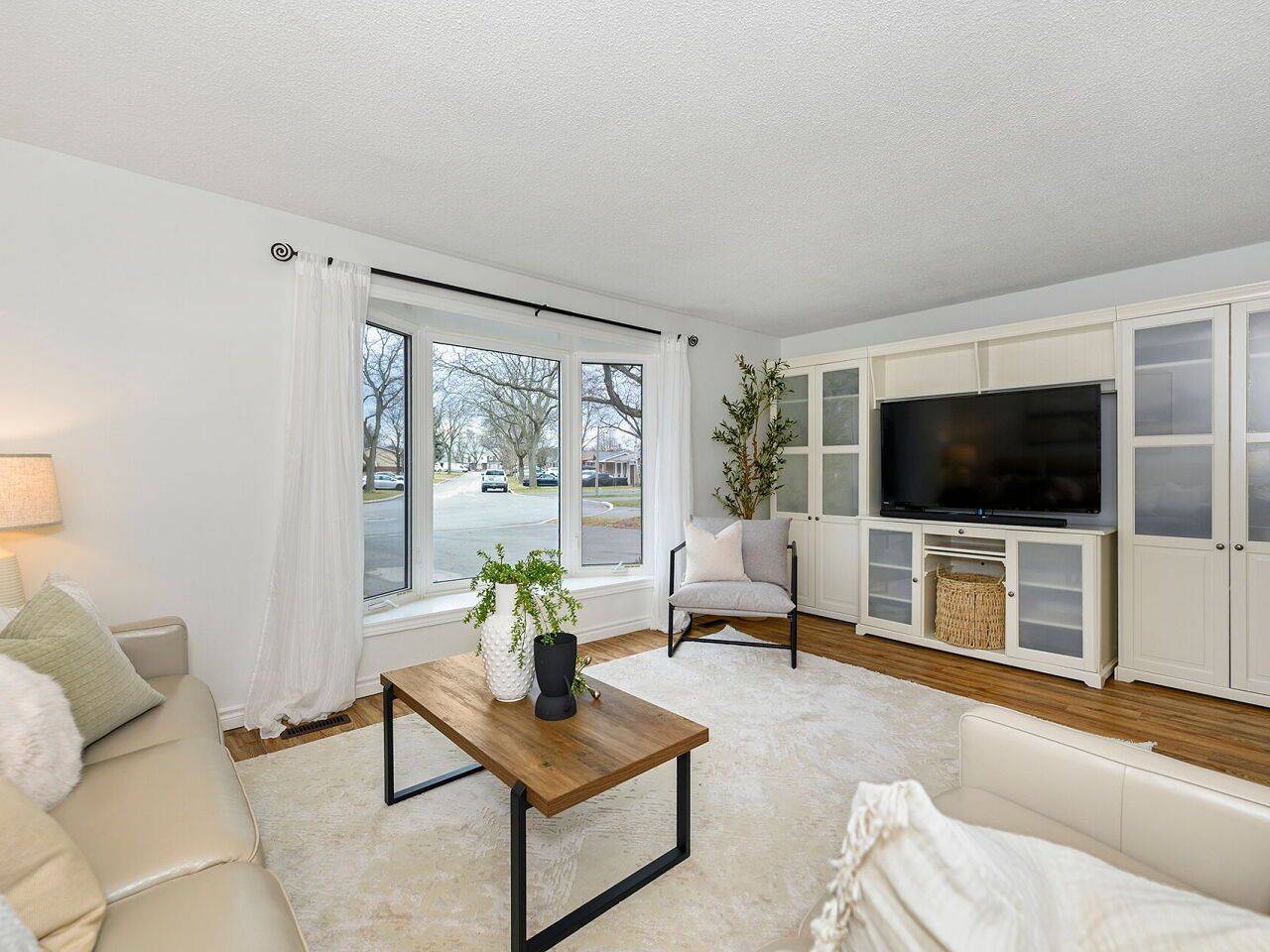 Burlington, ON L7L 2N8,655 Lomond CRES