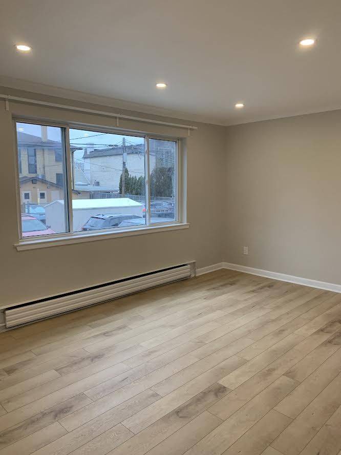 Toronto W06, ON M8Y 1A7,90 Portland ST #4