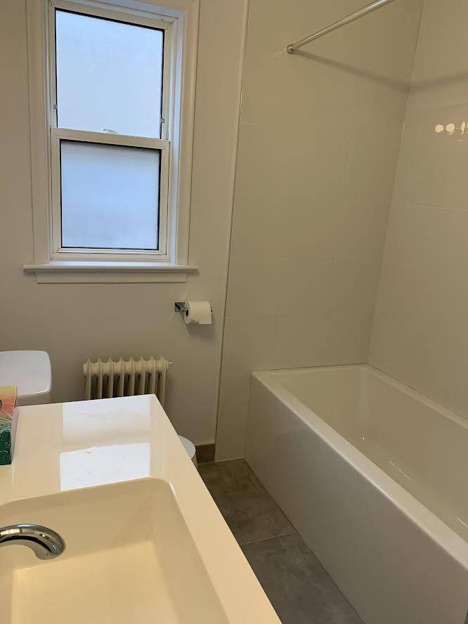 Toronto W06, ON M8Y 1A7,90 Portland ST #4