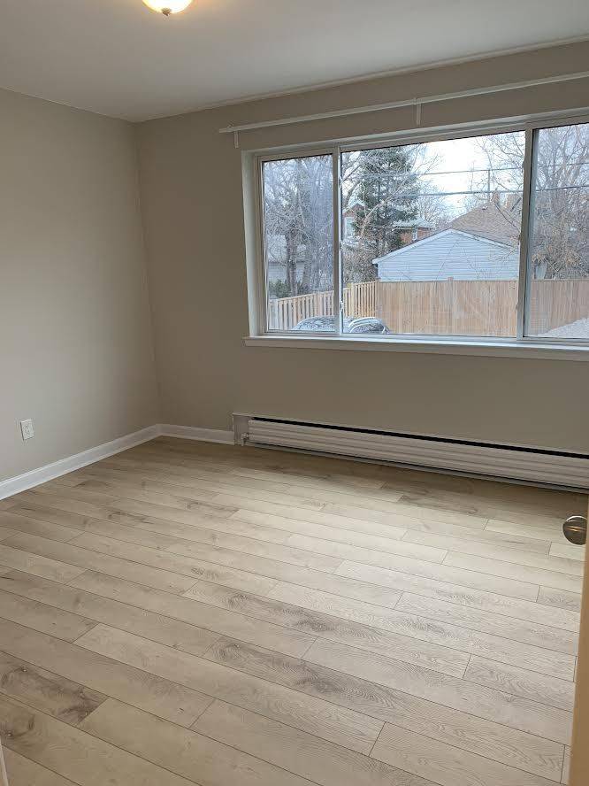 Toronto W06, ON M8Y 1A7,90 Portland ST #4