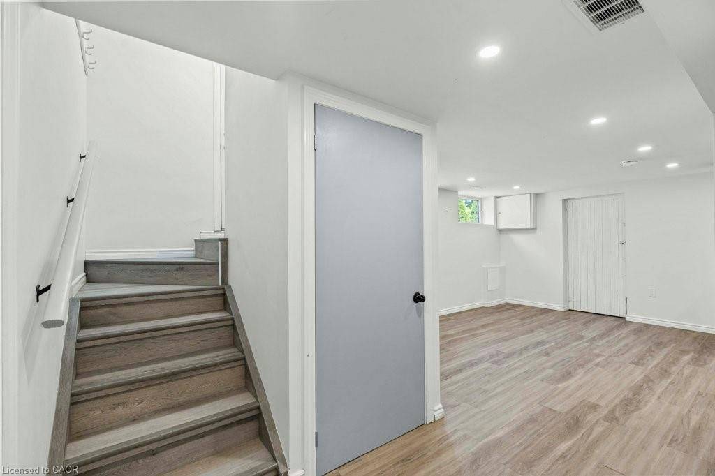 Hamilton, ON L9A 4S8,326 East 19th ST #Lower Unit