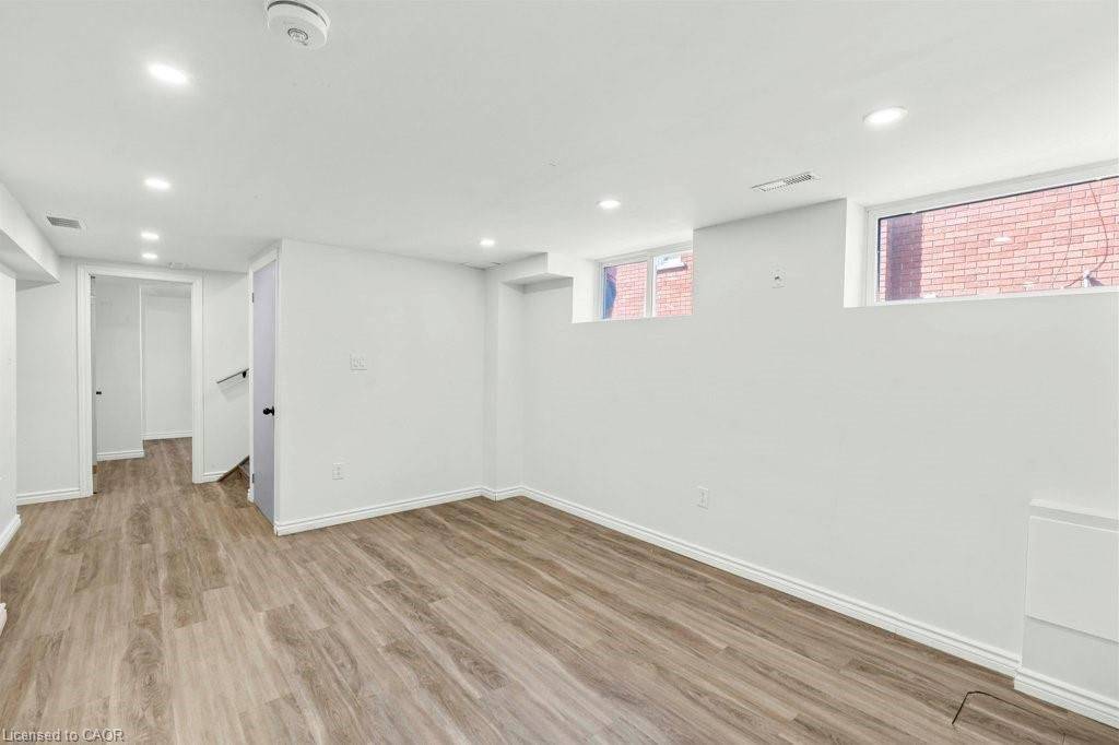 Hamilton, ON L9A 4S8,326 East 19th ST #Lower Unit