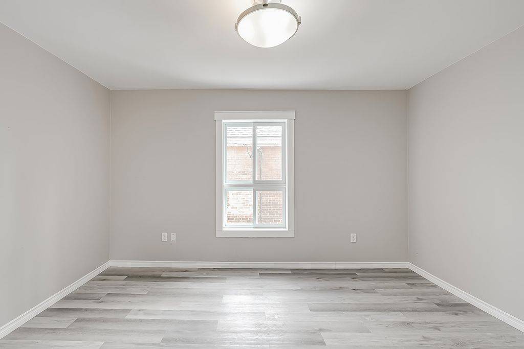 Brantford, ON N3S 2M3,33 Rose AVE #Upper