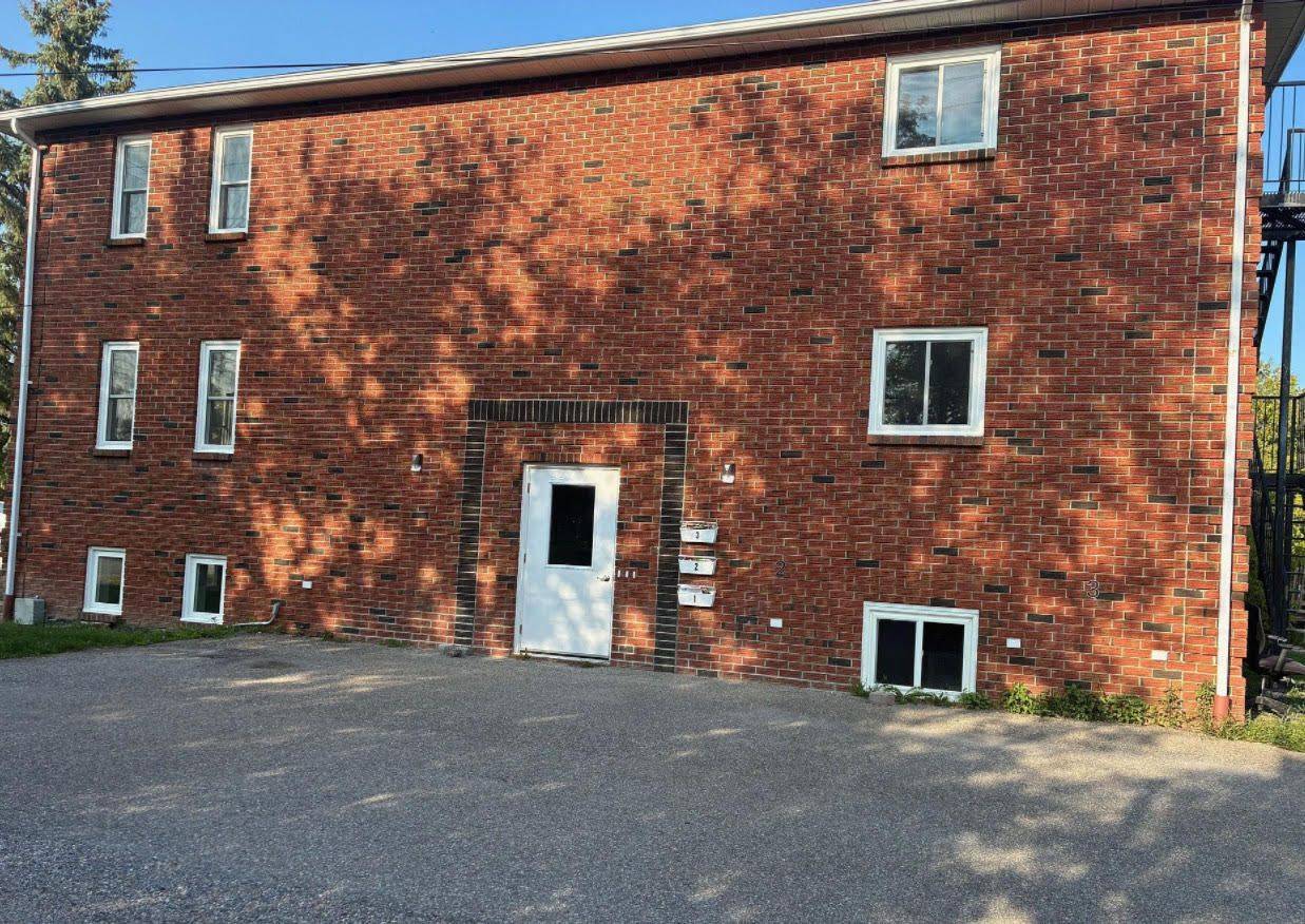 Gananoque, ON K7G 2Y6,565 Emma ST #1