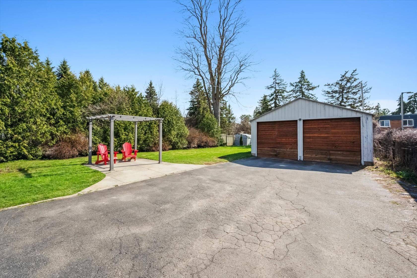 Guelph, ON N1H 3Y2,572 Woolwich ST