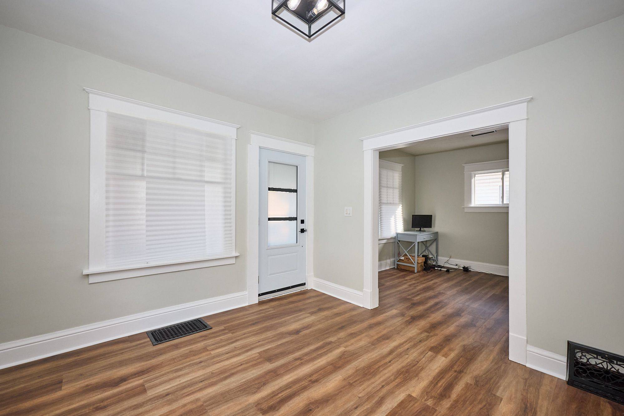 Niagara Falls, ON L2E 2C6,5006 Morrison ST