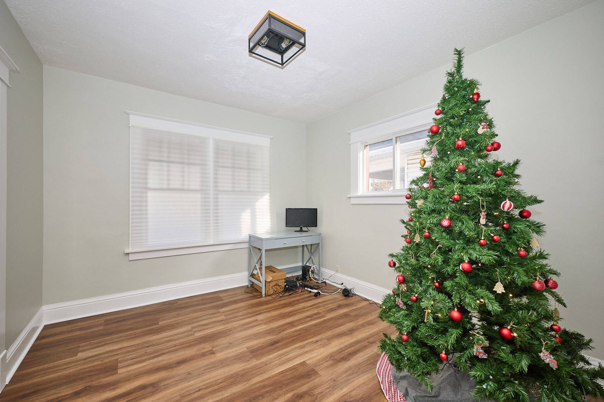 Niagara Falls, ON L2E 2C6,5006 Morrison ST