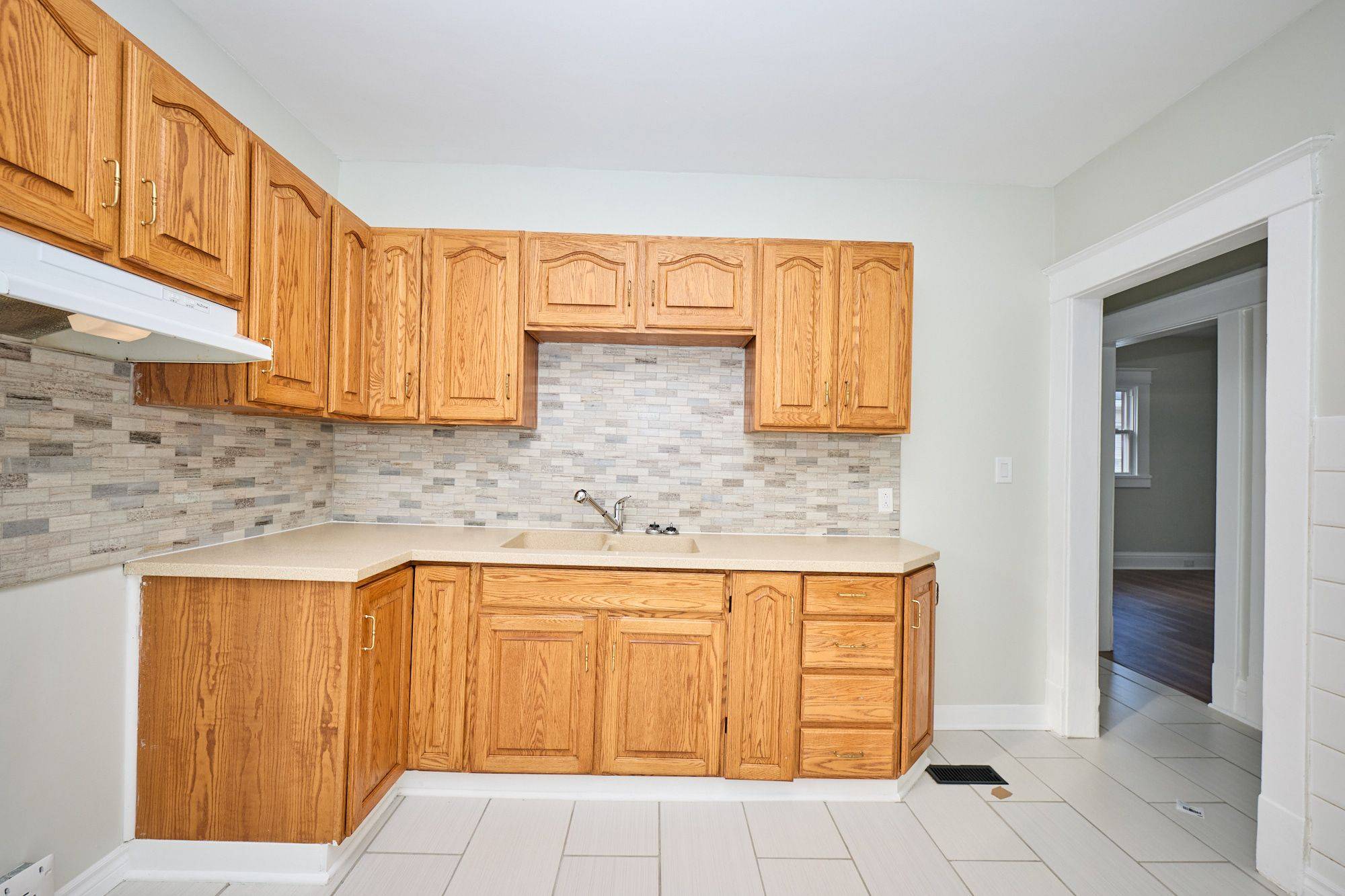 Niagara Falls, ON L2E 2C6,5006 Morrison ST