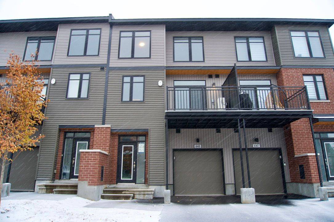 Blossom Park - Airport And Area, ON K1X 0M7,640 Corporal Private