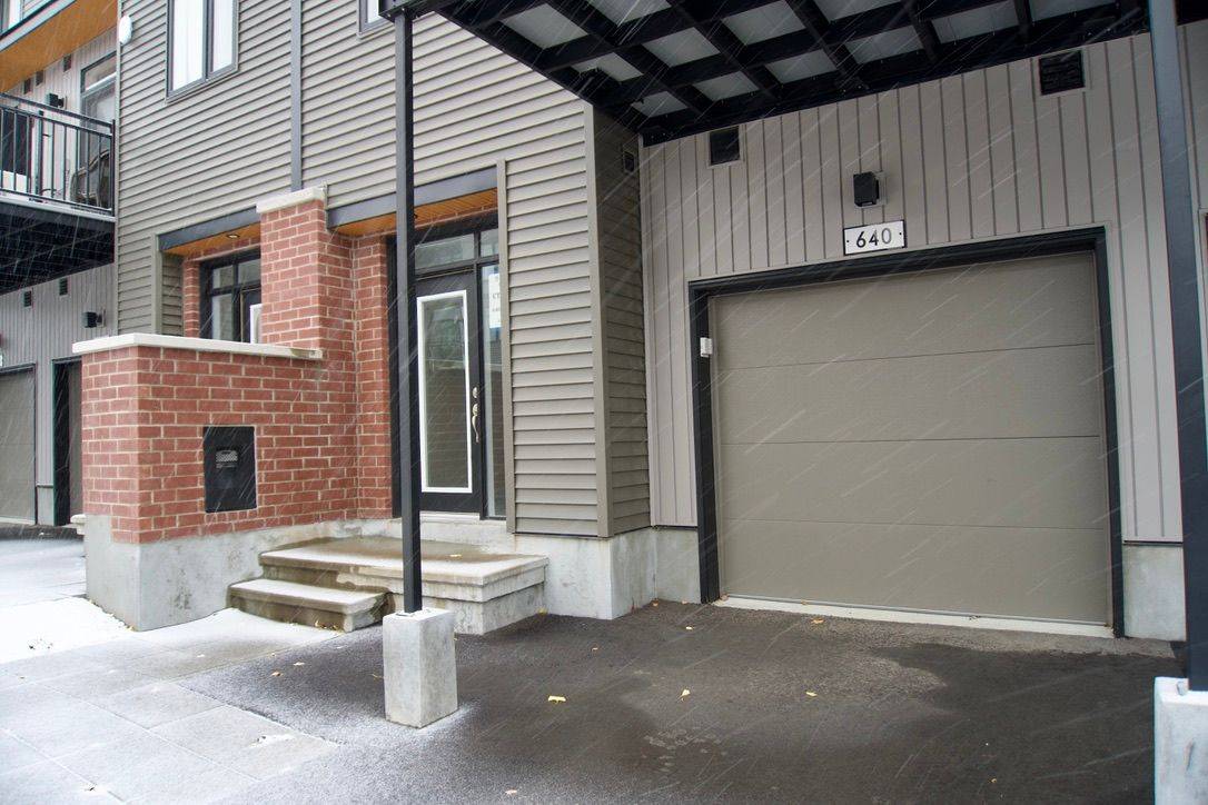 Blossom Park - Airport And Area, ON K1X 0M7,640 Corporal Private