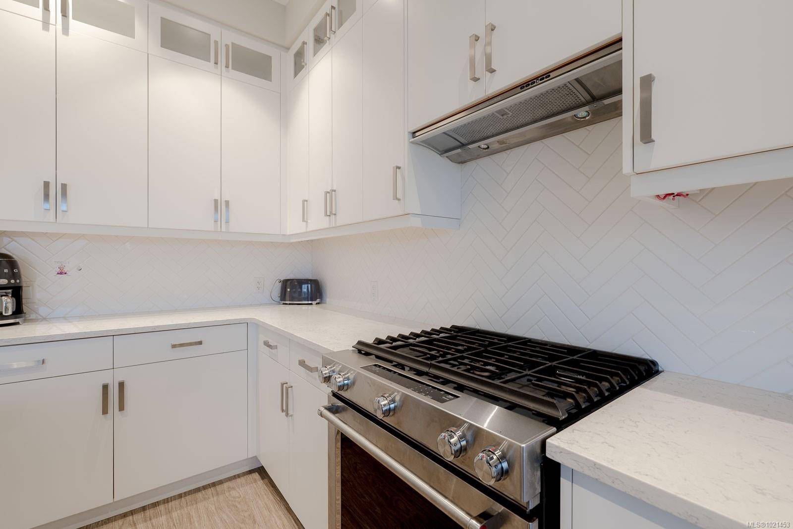 Nanaimo, BC V9R 0J3,91 Chapel St #508