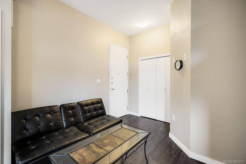 Victoria, BC V8V 3K9,1121 Fort St #305