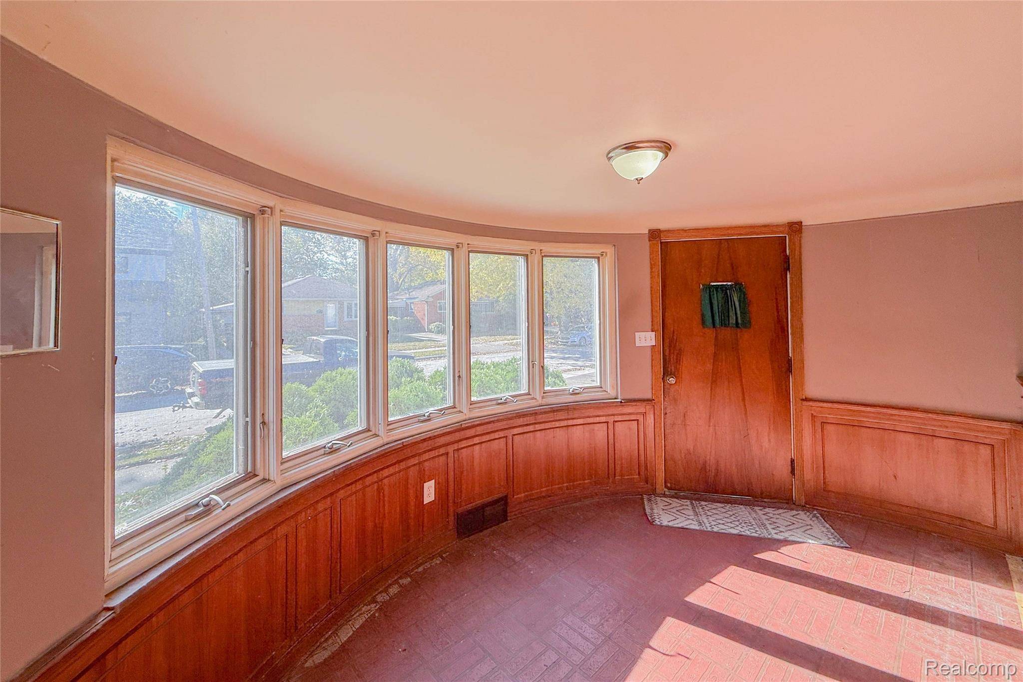 Roseville, MI 48066,18001 Elizabeth ST