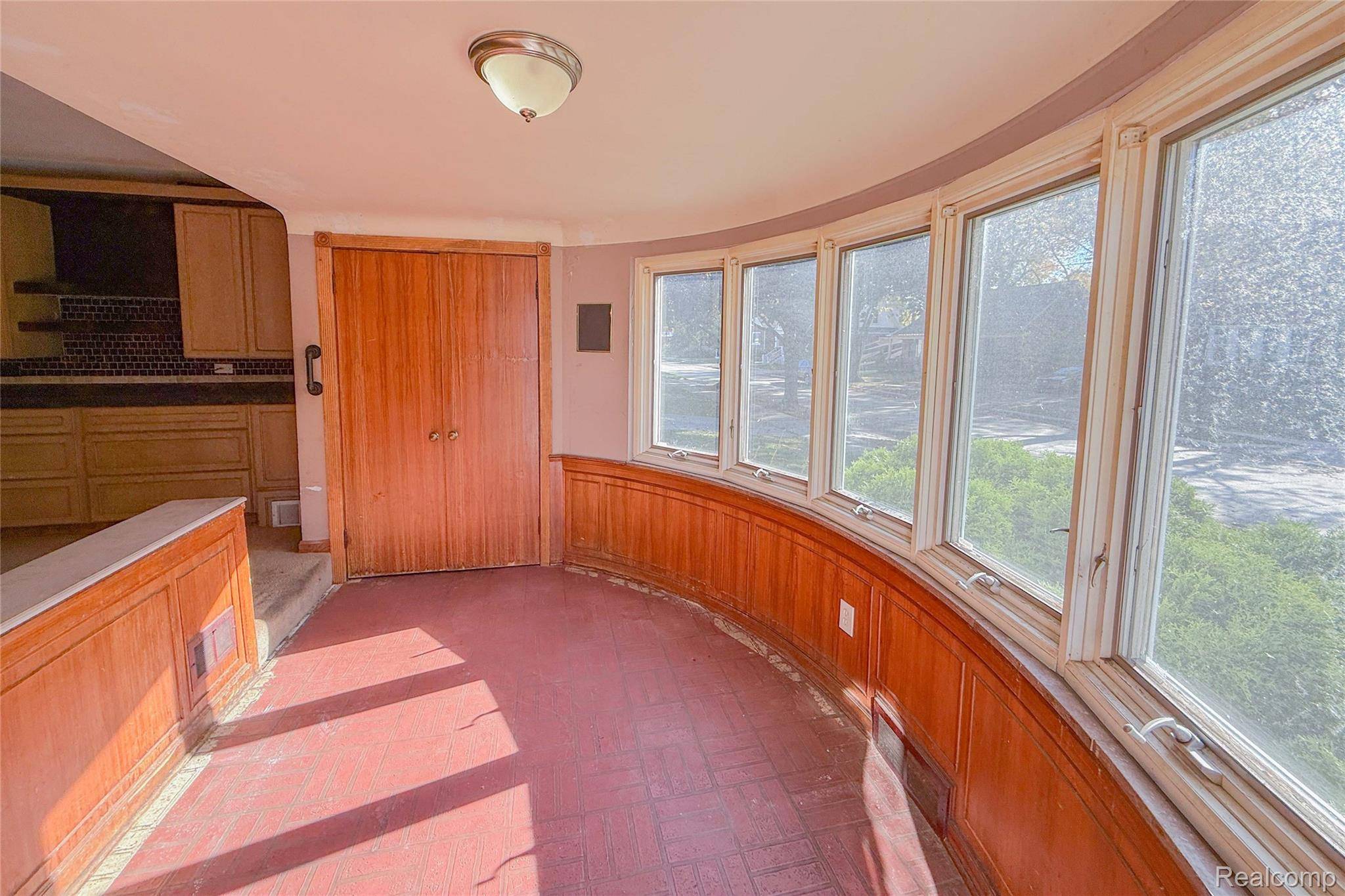 Roseville, MI 48066,18001 Elizabeth ST