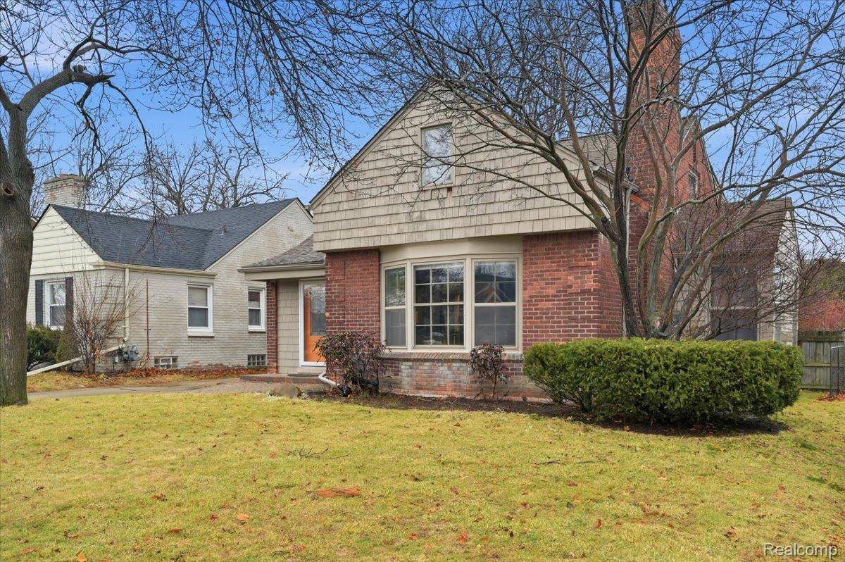 Grosse Pointe Farms, MI 48236,431 Colonial CT