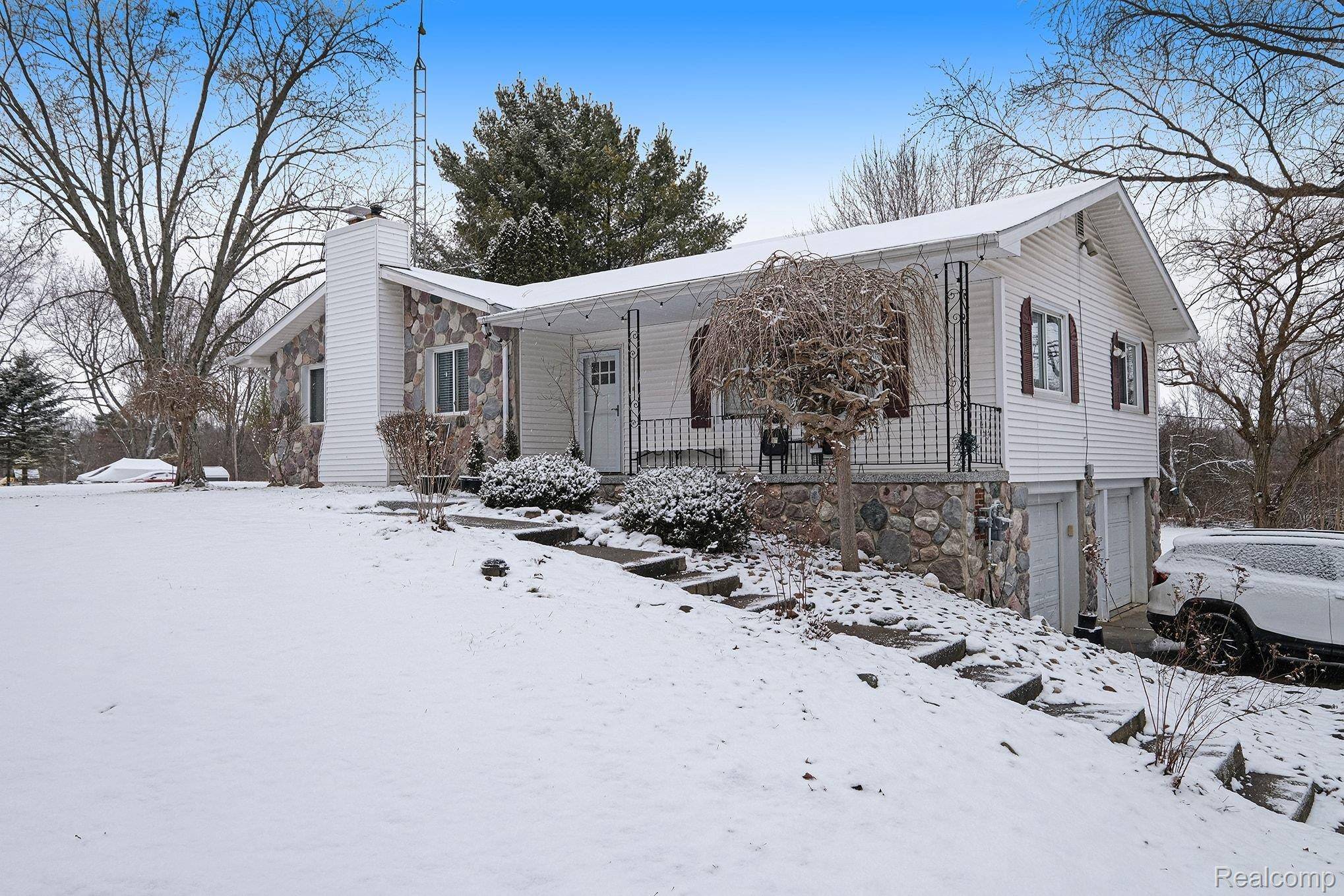 Lapeer, MI 48446,4054 Davison RD