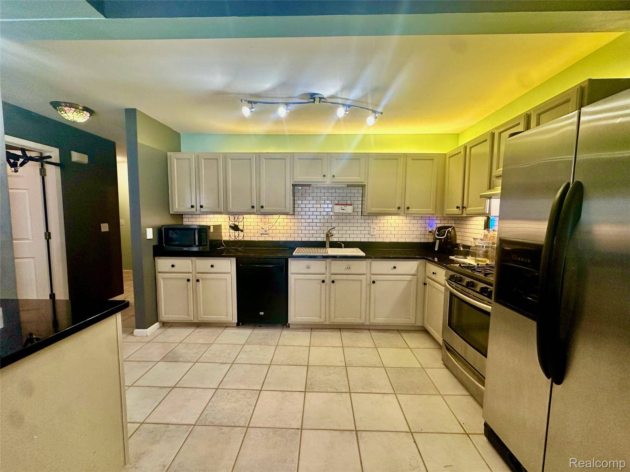 Waterford, MI 48327,1306 Jay ST