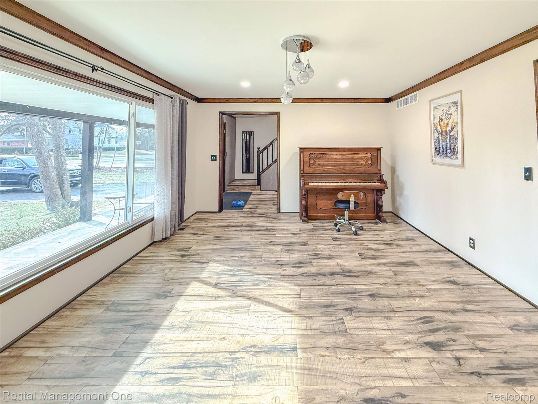 Troy, MI 48098,174 Lange DR