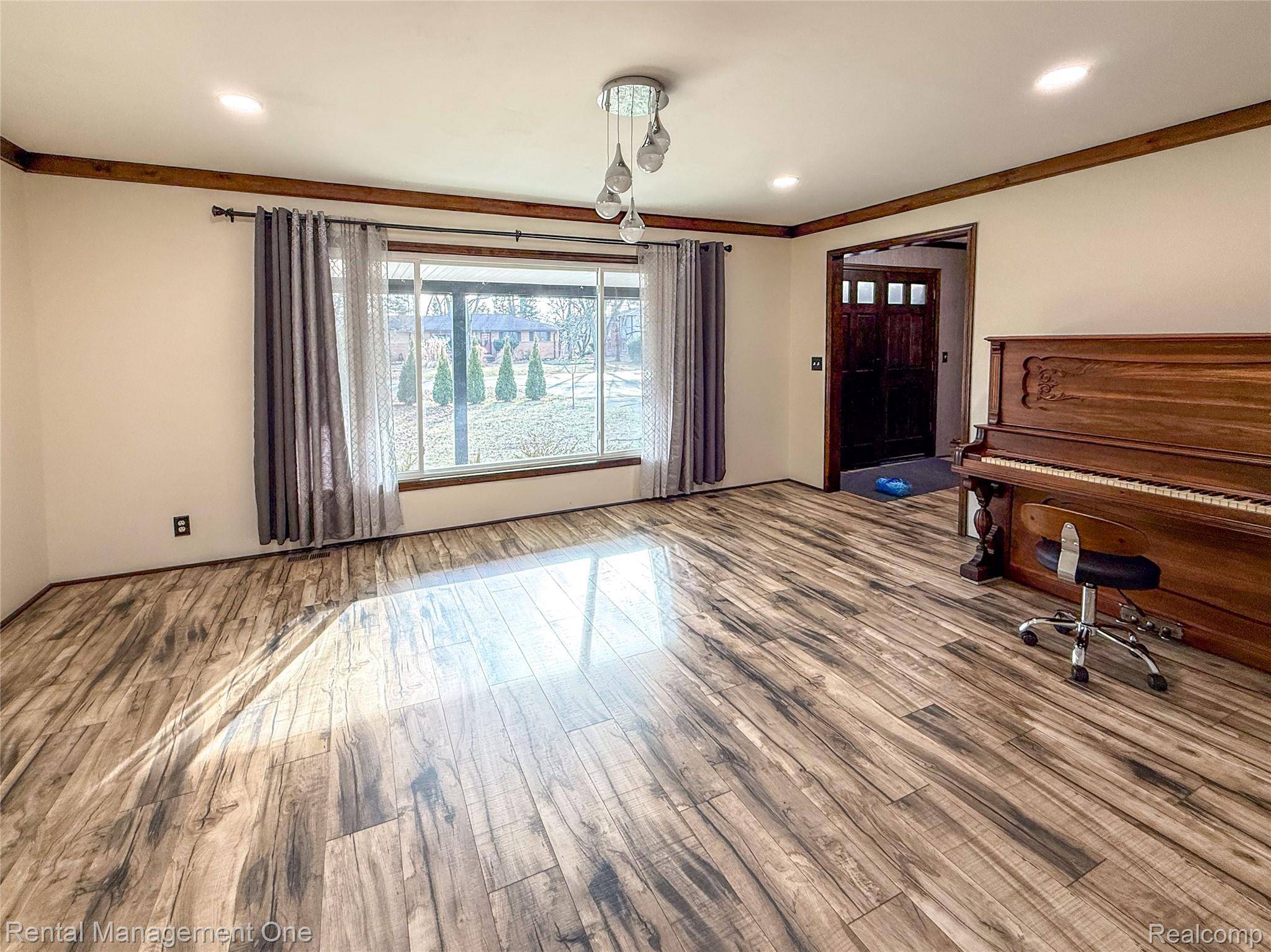 Troy, MI 48098,174 Lange DR